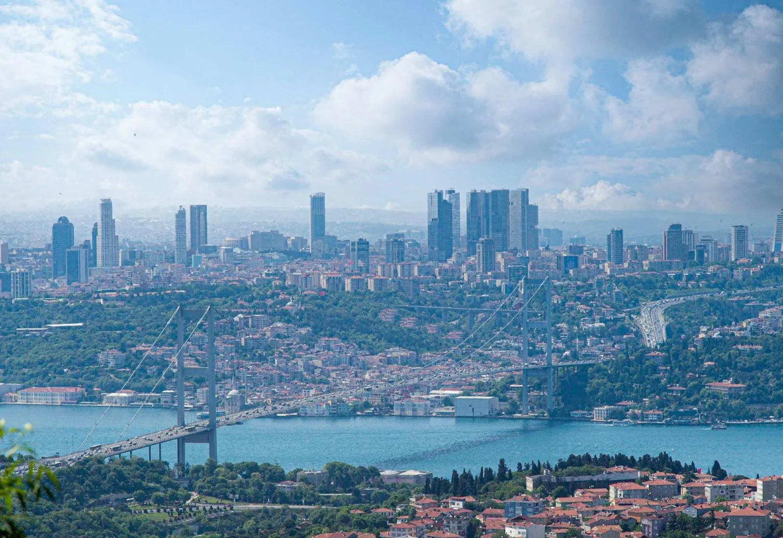 Çamlıca’dan Boğaz Köprüsü ve Levent’in iş merkezleri